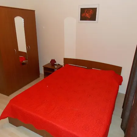 Red Apartament Militari 5 *